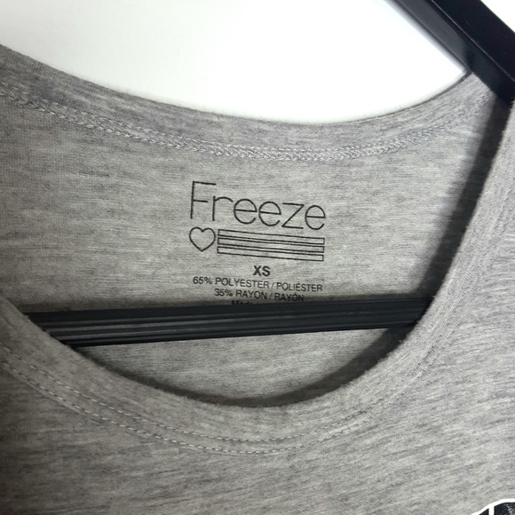 Pugs and Kisses t-shirt Tee Extra Small XS - Picture 3 of 3